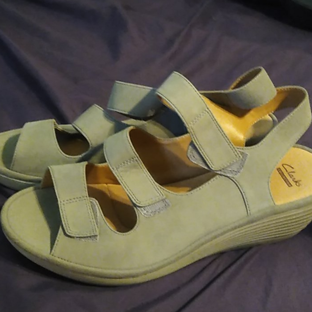 Sandles